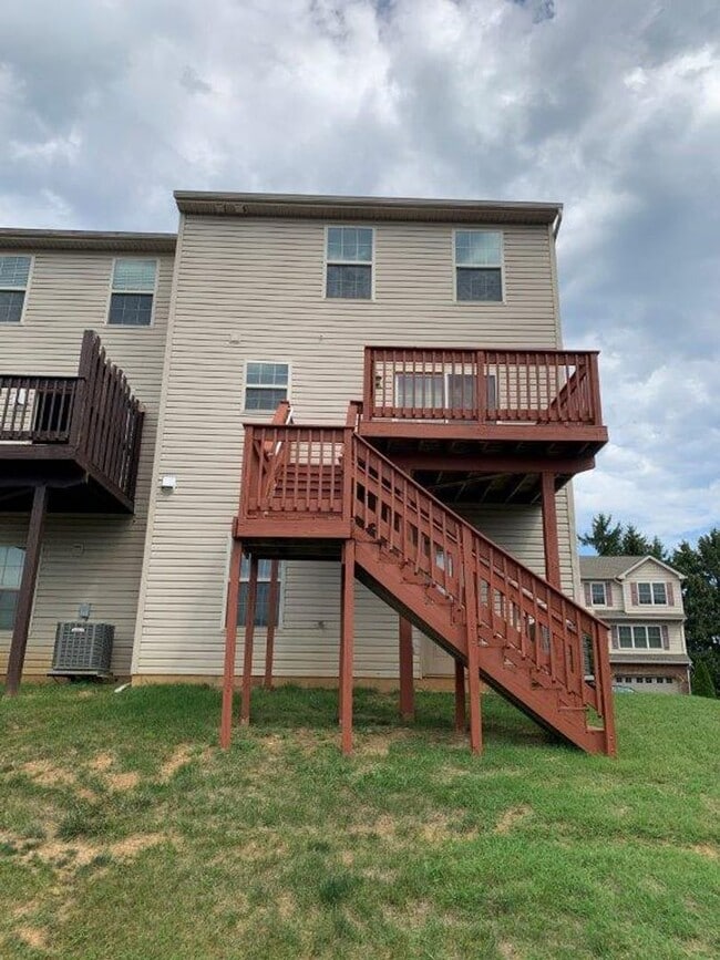 Building Photo - 6443 Creekbend Dr