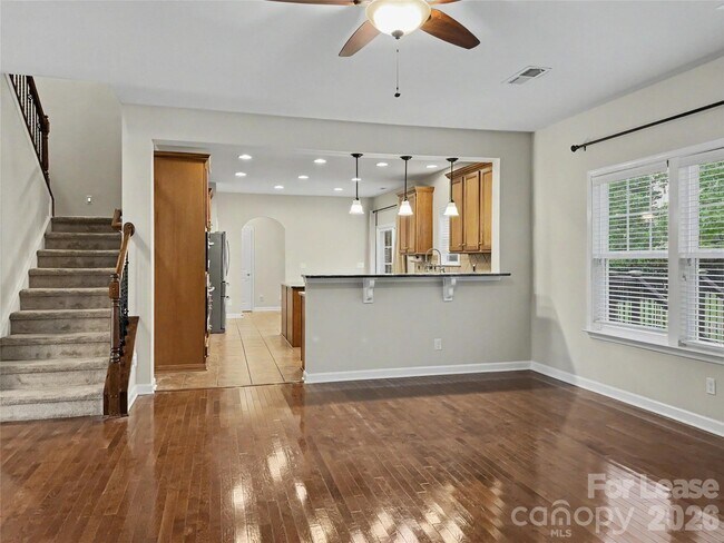 Building Photo - 9403 Segundo Ln