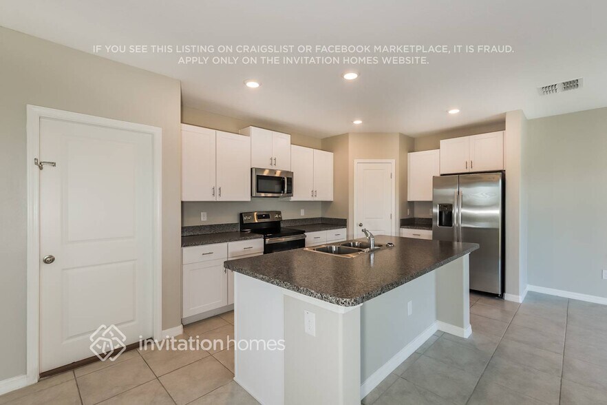Building Photo - 15517 Miller Creek Dr