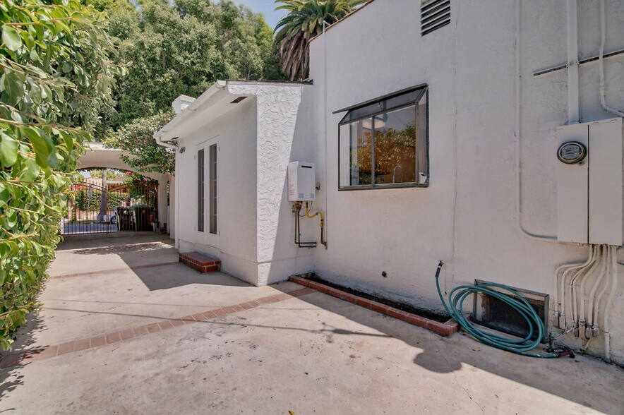 Building Photo - 641 N Martel Ave