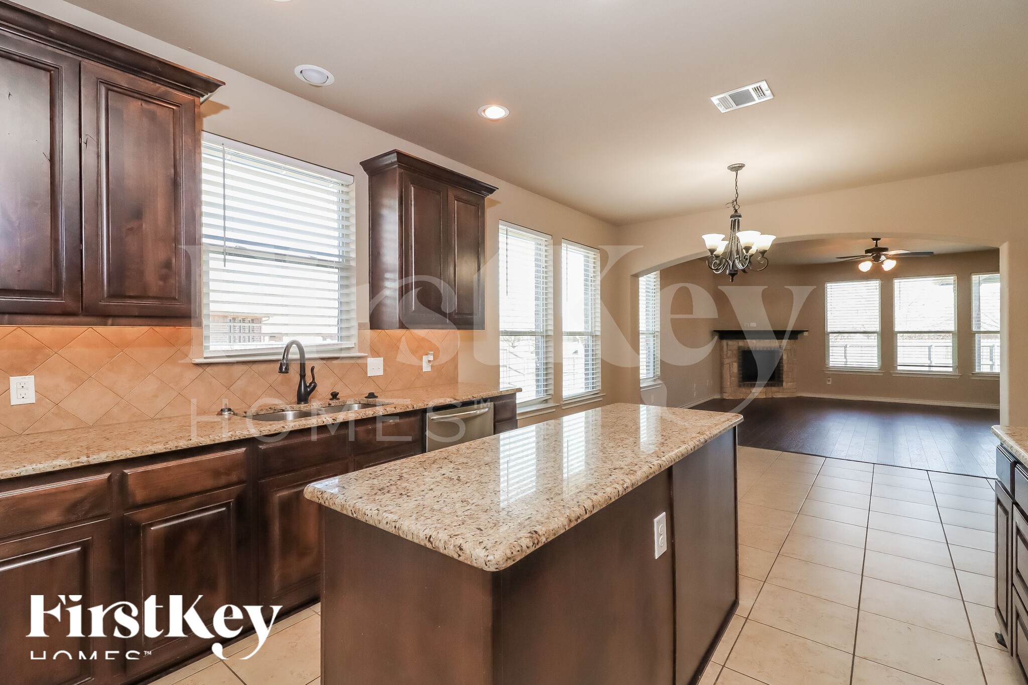 Building Photo - 1005 Destrehan Dr