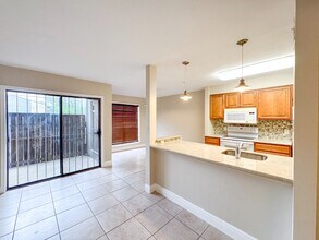 Building Photo - Spacious 1 Bedroom 1 Bathroom Condo in NE San Antonio! Available NOW!