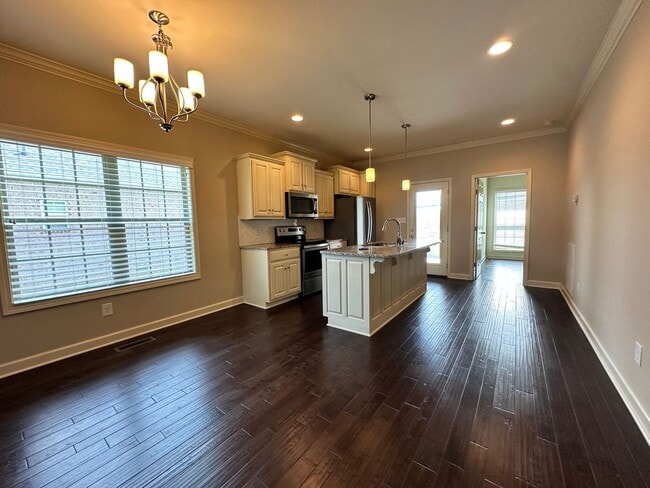 Building Photo - Stunning 3 Bedroom 2 Bath House