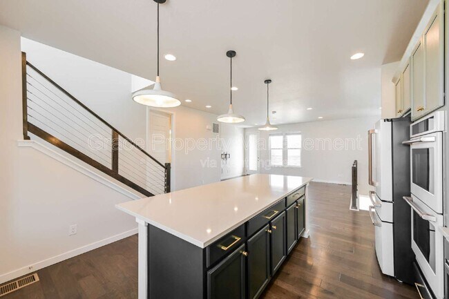 Building Photo - 3603 Mykonos Dr