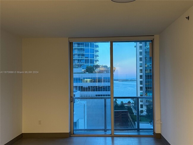 Building Photo - 1060 Brickell Ave