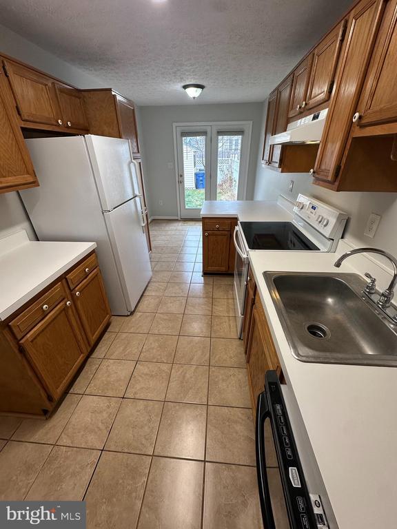 Building Photo - 104 Peridot Pl