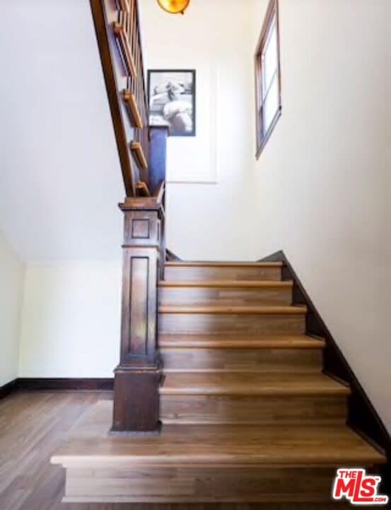 Building Photo - 611 Beachwood Dr