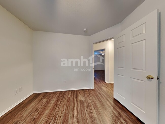Building Photo - 1305 Hennessey Ct