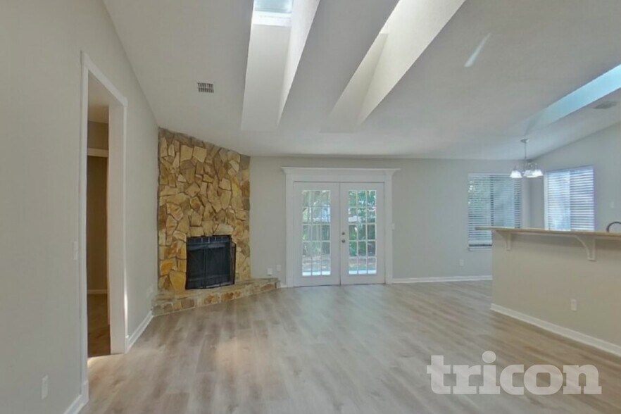 Building Photo - 12124 Roundham Ln N