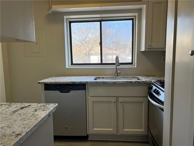 Building Photo - 282 Ardmore Cir NW