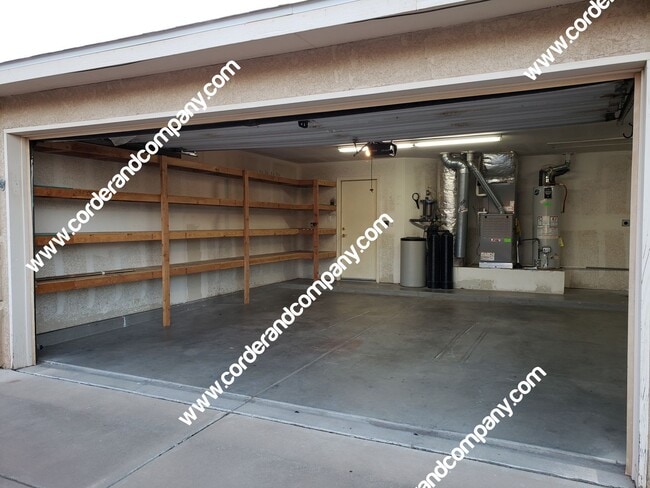 Building Photo - Beautiful 3 Bedroom, 2 Bathroom, 3 Car Gar...