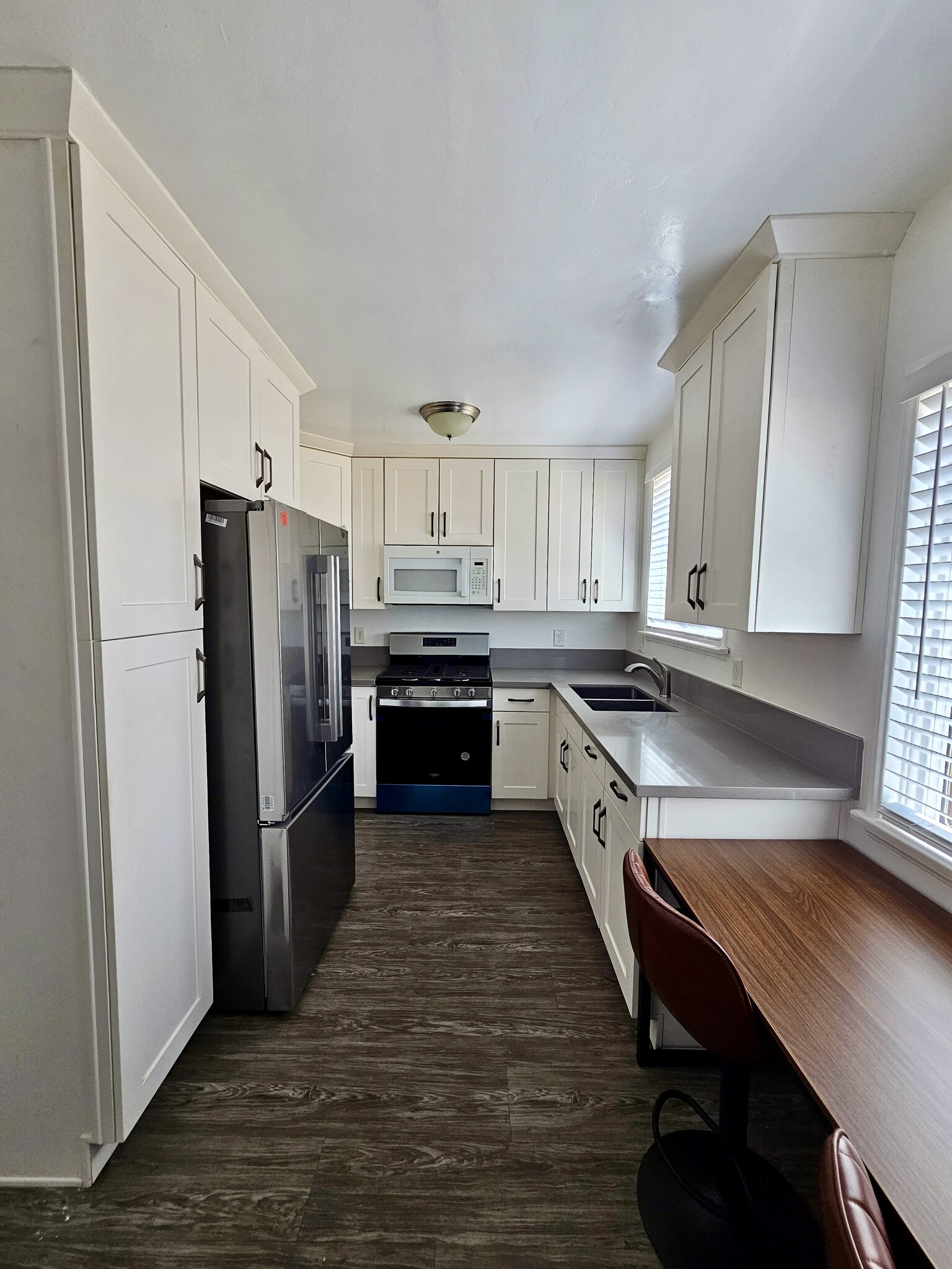 Building Photo - 1349 W 35th St