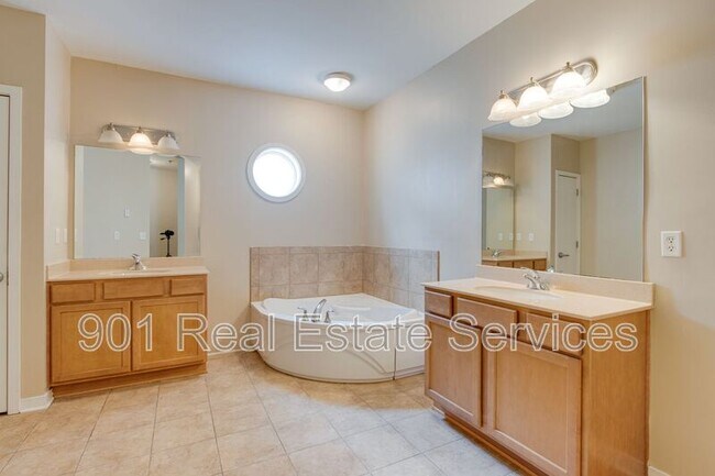 Building Photo - 426 N Front St