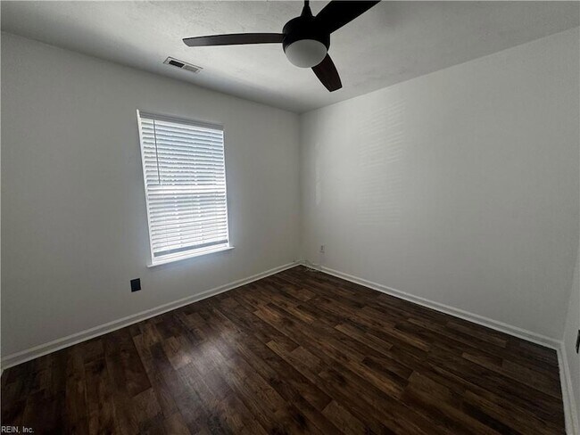 Building Photo - 1314 Summit Ave