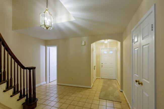Building Photo - Beautifully Updated Townhome in Rockville