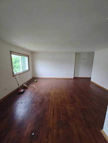 Building Photo - 12920 Garland Ave