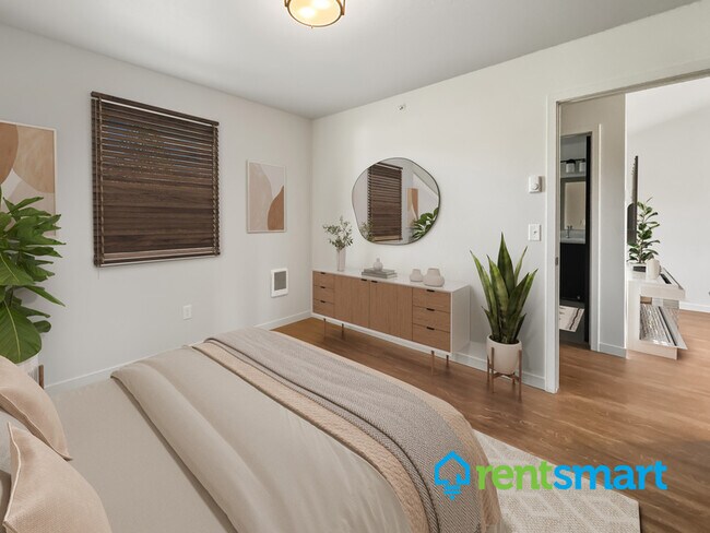 Building Photo - 2405 Arcadia Dr