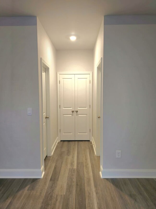 Building Photo - Live the Dream: Luxury Golf Course Living Awaits!