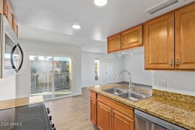 Building Photo - 17042 E Calle Del Oro