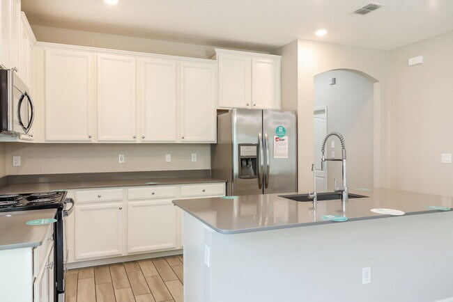 Building Photo - 10392 Pavnes Creek Dr