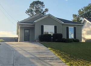 Building Photo - 3bd/2ba Beauty in Positively Phenix City!!