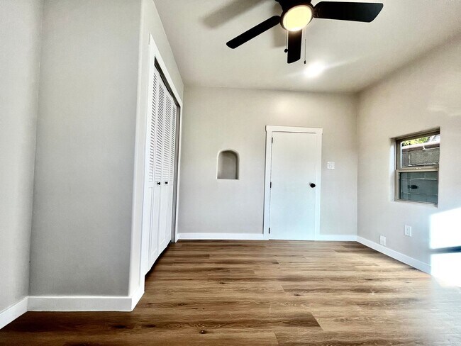 Building Photo - 422 Towner Ave NW