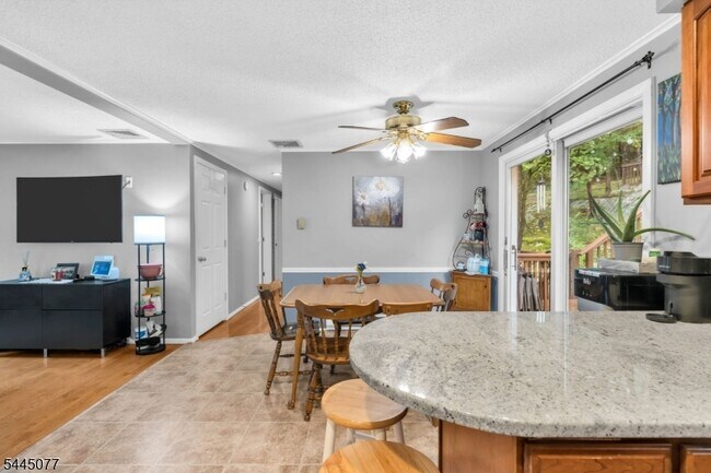 Building Photo - 76 Valley View Dr