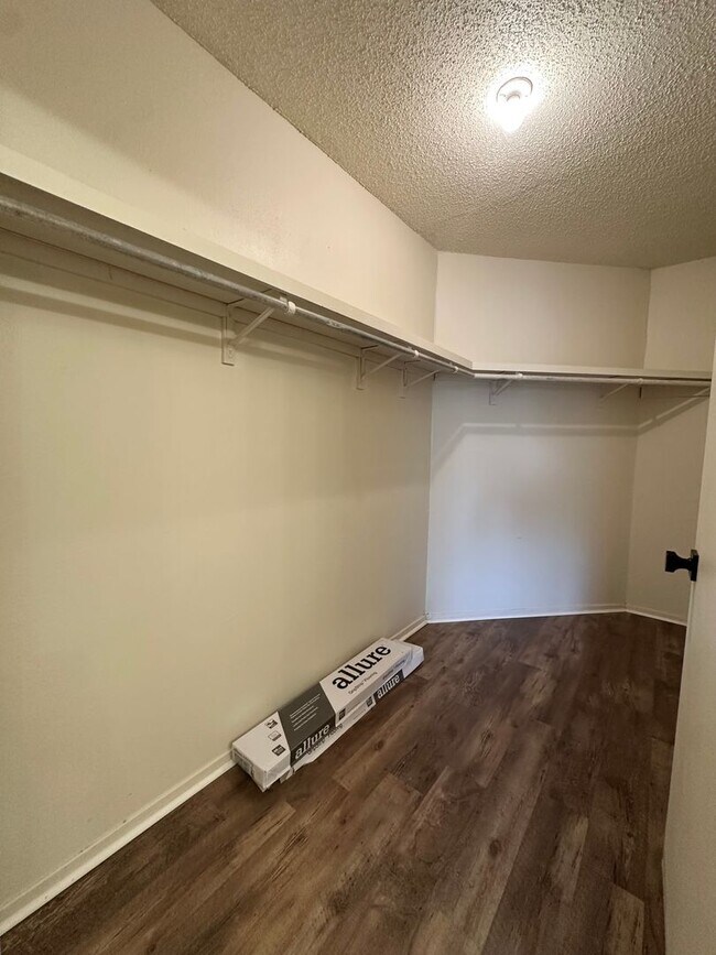 Building Photo - COMING DECEMBER 2025- 2 Bedroom 1.5 Bathroom Condo + Clubhouse/Pool/River Access