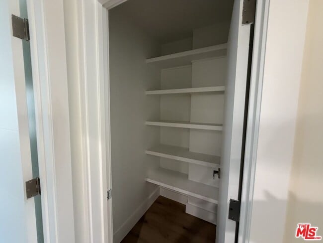 Building Photo - 1546 S Ogden Dr