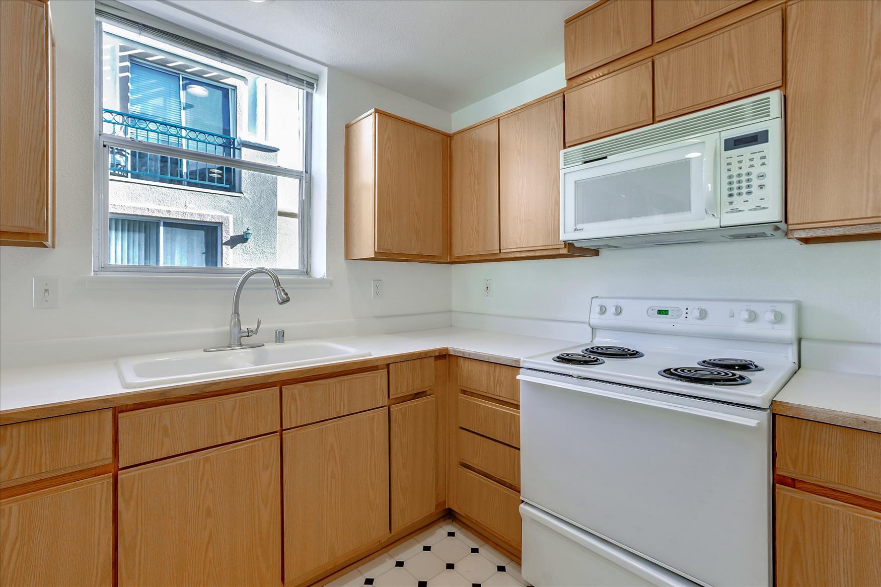 Building Photo - 952 S 11th St
