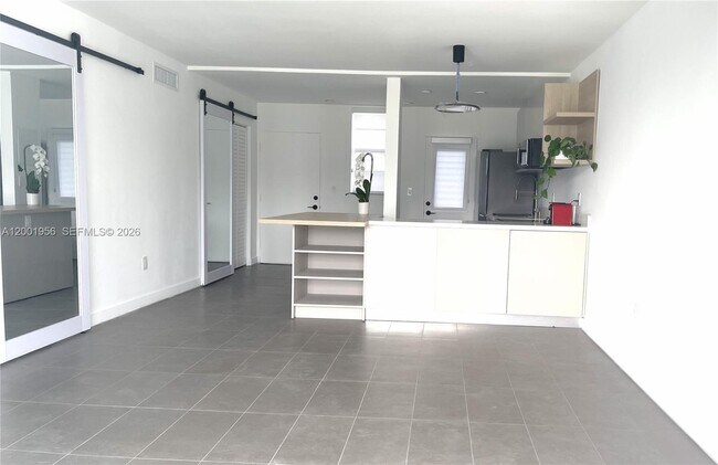 Building Photo - 2861 Leonard Dr