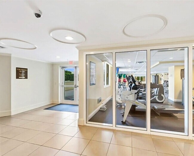 Building Photo - 800 N Tamiami Trl