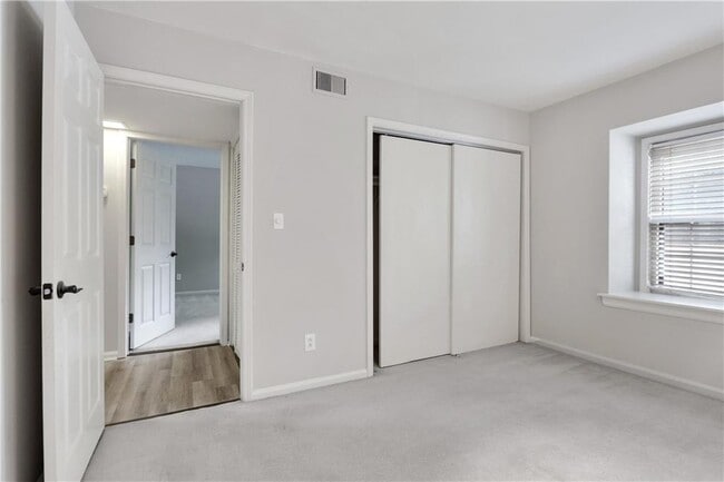 Building Photo - 60 Chaumont Square NW