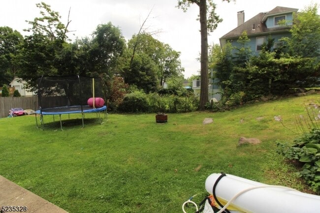 Building Photo - 28 White Meadow Ave