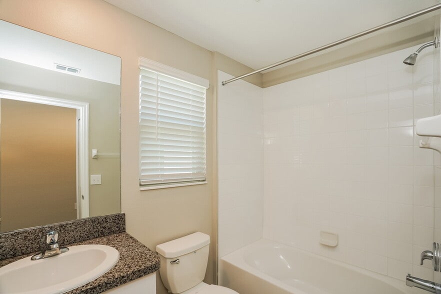 Building Photo - 7219 Spring Snowflake Ave