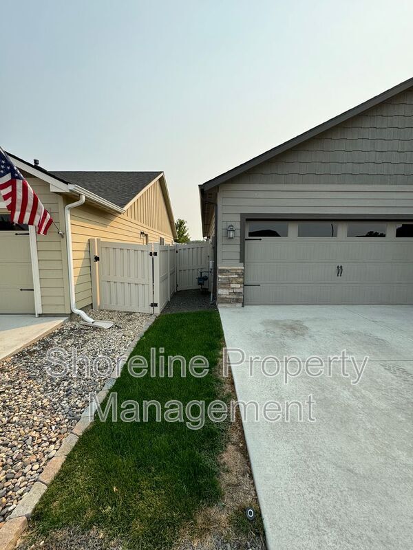 Building Photo - 511 Diamond Lake St