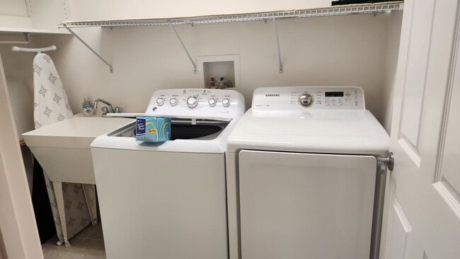 Building Photo - 3025 Bartow Ln