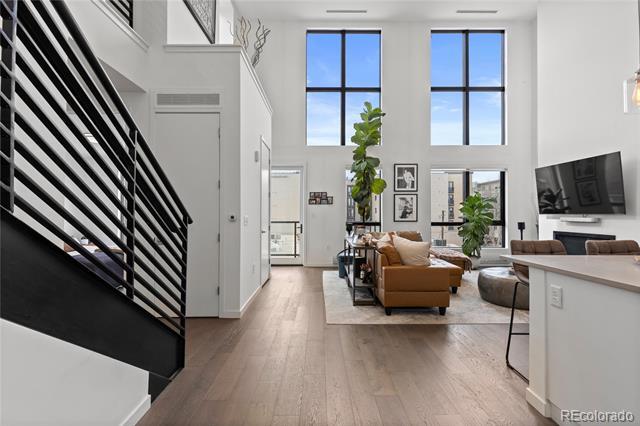 Building Photo - 1735 Central St