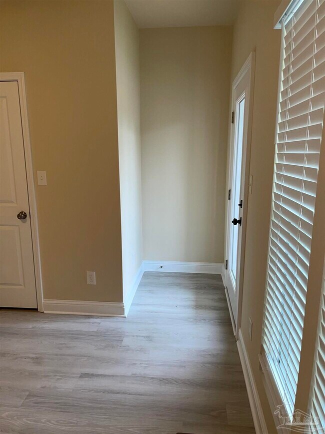 Building Photo - 1905 Doctor M.L.K. Jr Dr