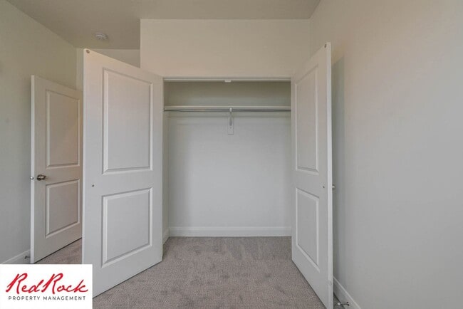 Building Photo - Spacious 3 Bedroom Unit in Desert Color With Pool & Lagoon Access