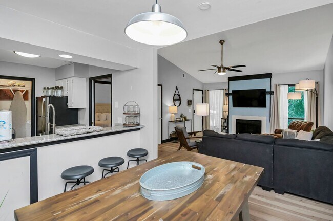 Building Photo - Updated 2BR/2BA Gem Minutes from Downtown Columbia!