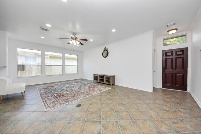 Building Photo - 7330 Jacobs Well Dr