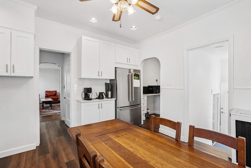Eat-in-Kitchen - 134 Old Mamaroneck Rd