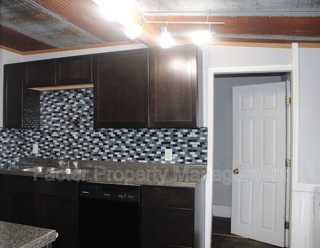 Building Photo - 510 N 4th St