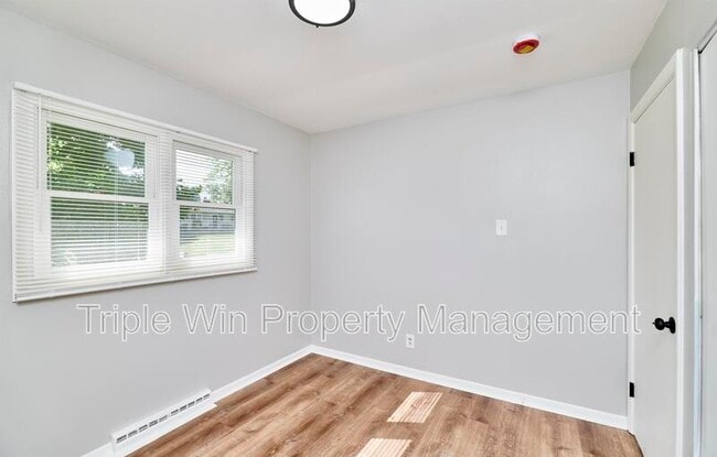 Building Photo - 10531 Fabick Dr