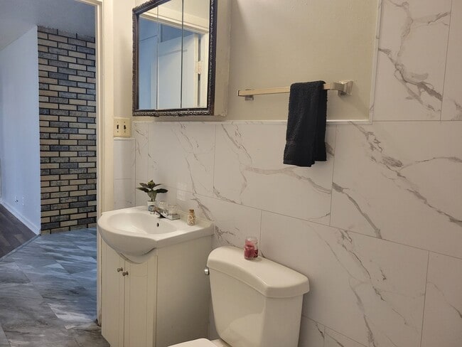 Building Photo - Your Next Home Awaits: 3 Bed 1 Bath Family!