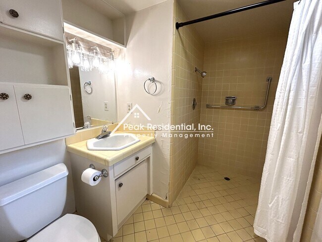 Building Photo - Charming 3 bedroom 2 bathroom House!