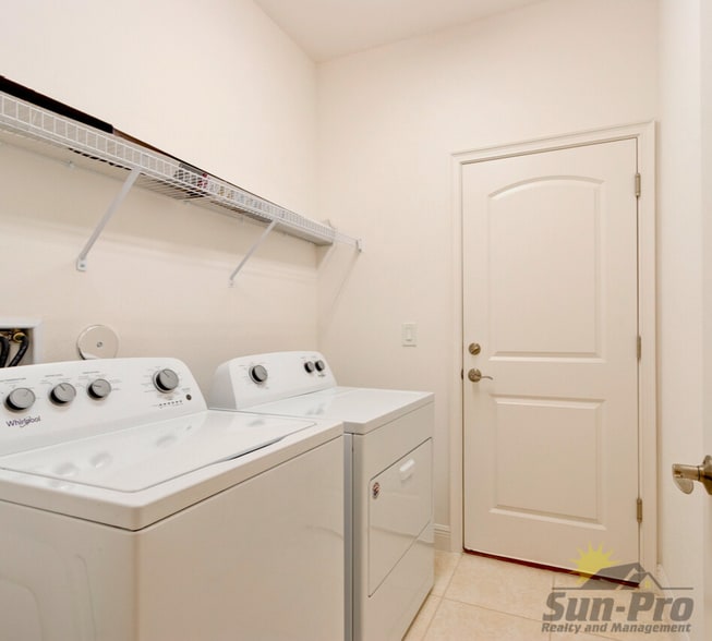 Building Photo - 5563 Estero Loop
