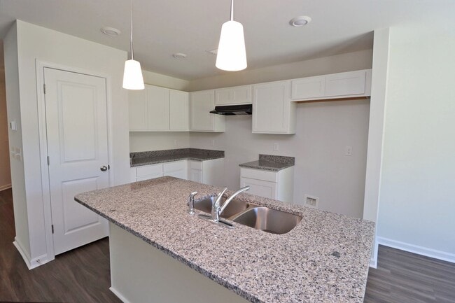 Building Photo - Beautiful Home in PRIME Lexington location!