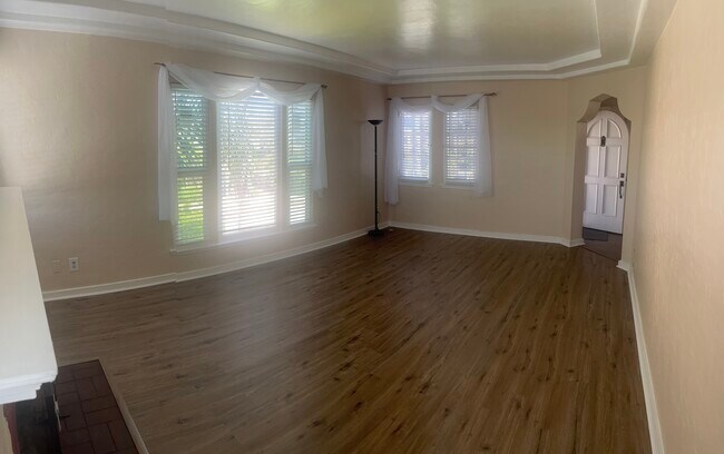 Building Photo - 2500 S Bronson Ave